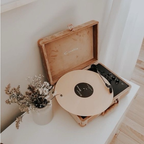 Meet your Posher, Hannah - Picture 1 of 6